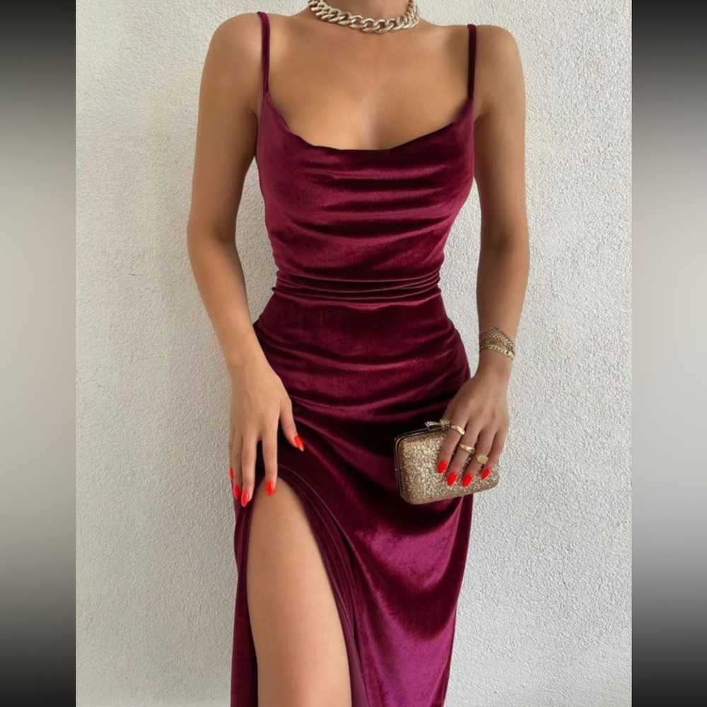 Long velvet red dress with slit